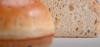 Desbloquea una eficiencia y calidad incomparables en tu producción de panadería con Puratos.
Nuestros equipos avanzados de I+D y técnicos aprovechan décadas de innovación en manufactura y tecnología para ofrecer ingredientes de panadería de alta calidad y consistencia, diseñados para entornos de producción de alta velocidad. Desde soluciones enzimáticas hasta rellenos premium, nuestros productos están elaborados para optimizar tus líneas de producción y responder a la demanda de etiquetas limpias. Experiencia Industrial de Puratos